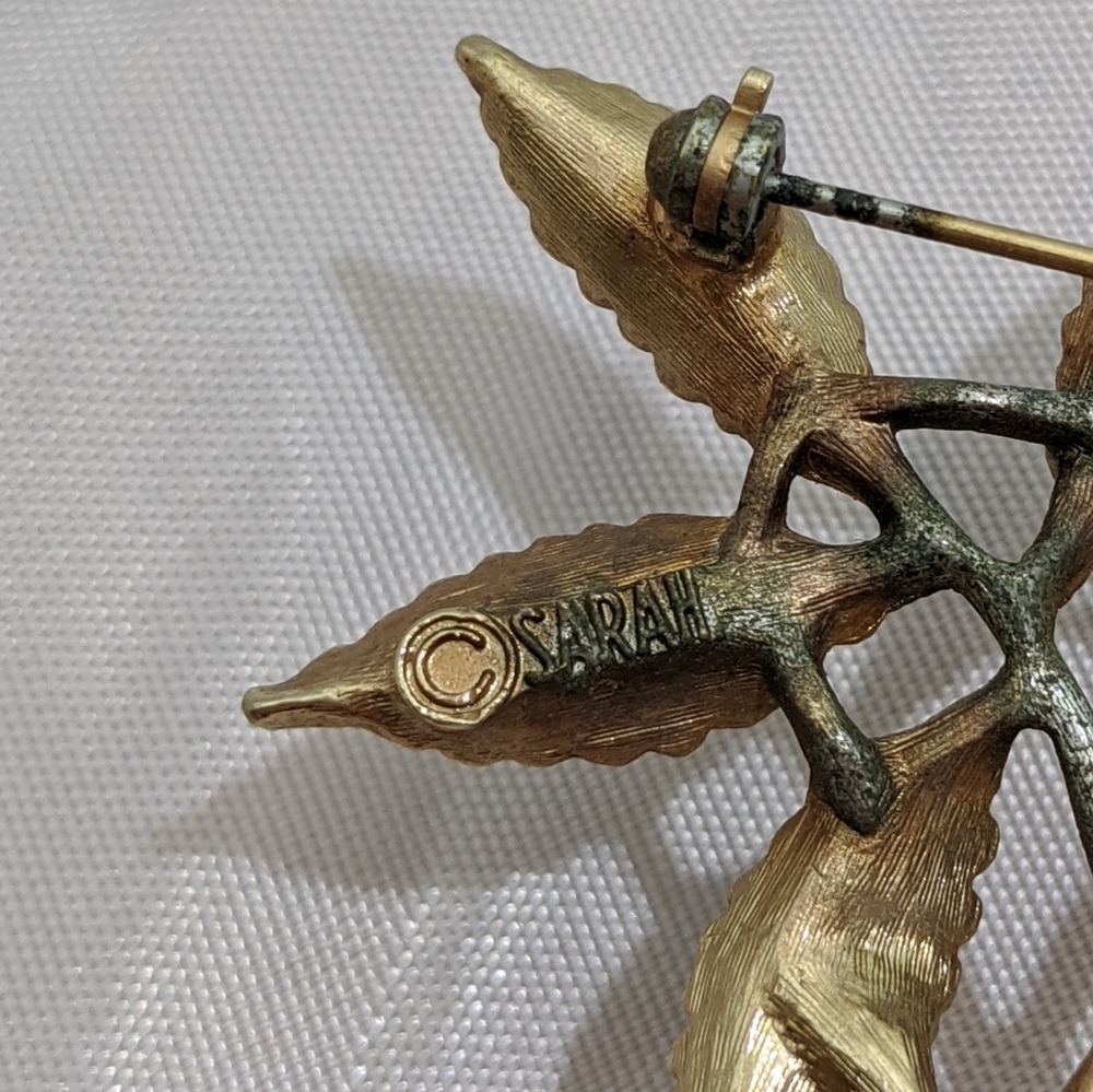 Vintage Sarah Coventry gold & green flower Brooch - Picture 2 of 4